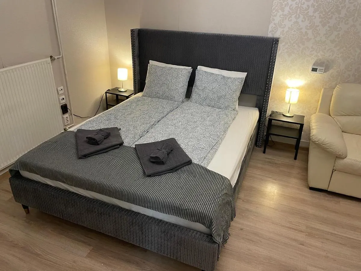 Cozy Apartment On Raday Corso contacts